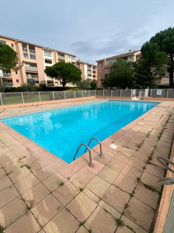 Dans Résidence Avec Piscine Et Tennis Appartamento Fréjus